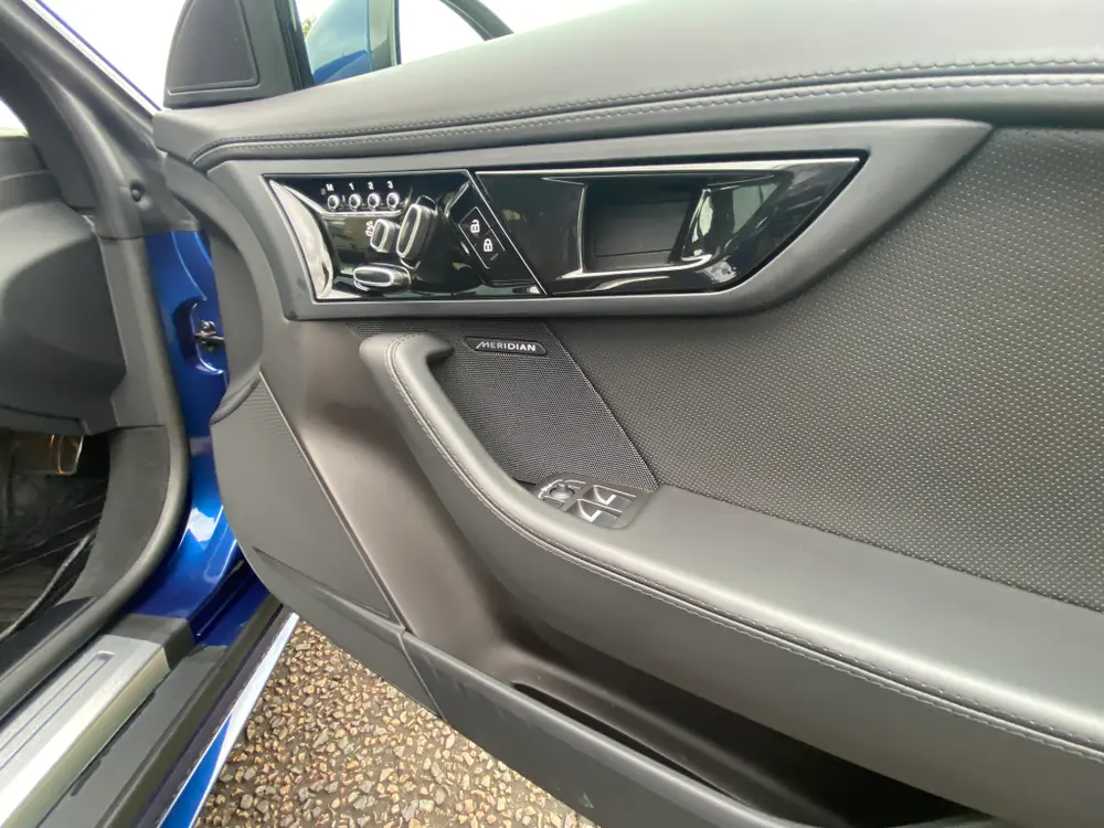 2021 JAGUAR F-TYPE R-DYNAMIC V8 AUTO