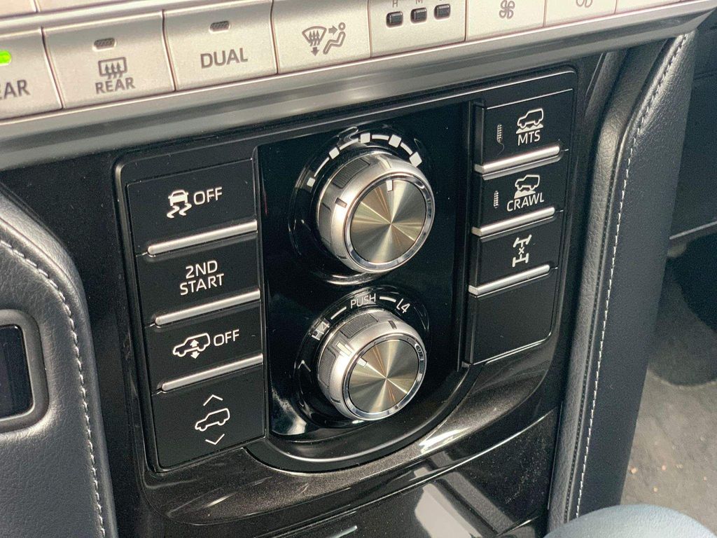 2021 TOYOTA LAND CRUISER D-4D INVINCIBLE