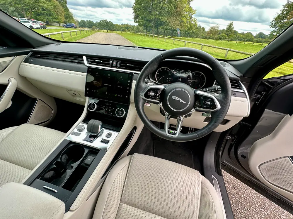 2022 JAGUAR F-PACE R-DYNAM BLK D MHEV AWD A