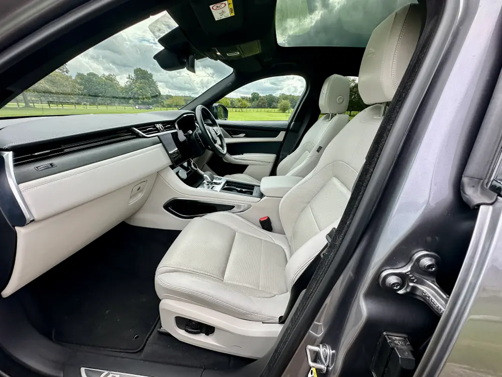 2022 JAGUAR F-PACE R-DYNAM BLK D MHEV AWD A