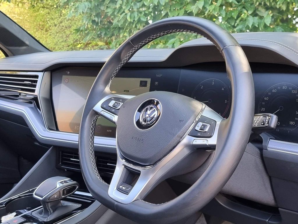 2019 Volkswagen Touareg V6 R-Line Tech TDI A