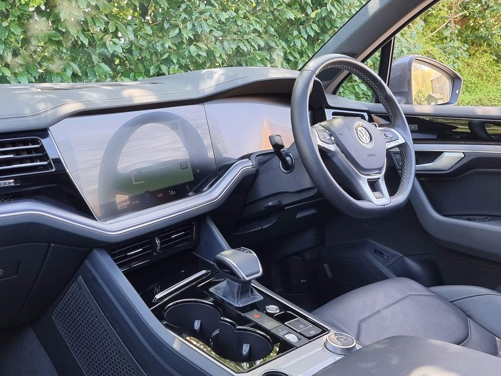 2019 Volkswagen Touareg V6 R-Line Tech TDI A