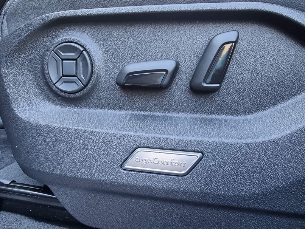 2019 Volkswagen Touareg V6 R-Line Tech TDI A